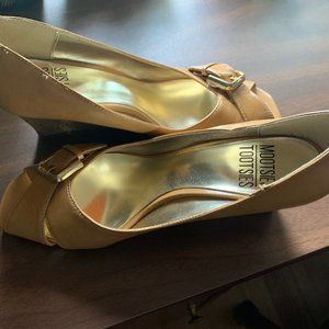 Mootsies Tootsies - NEW - Ladies size 7M Tan Espadrilles